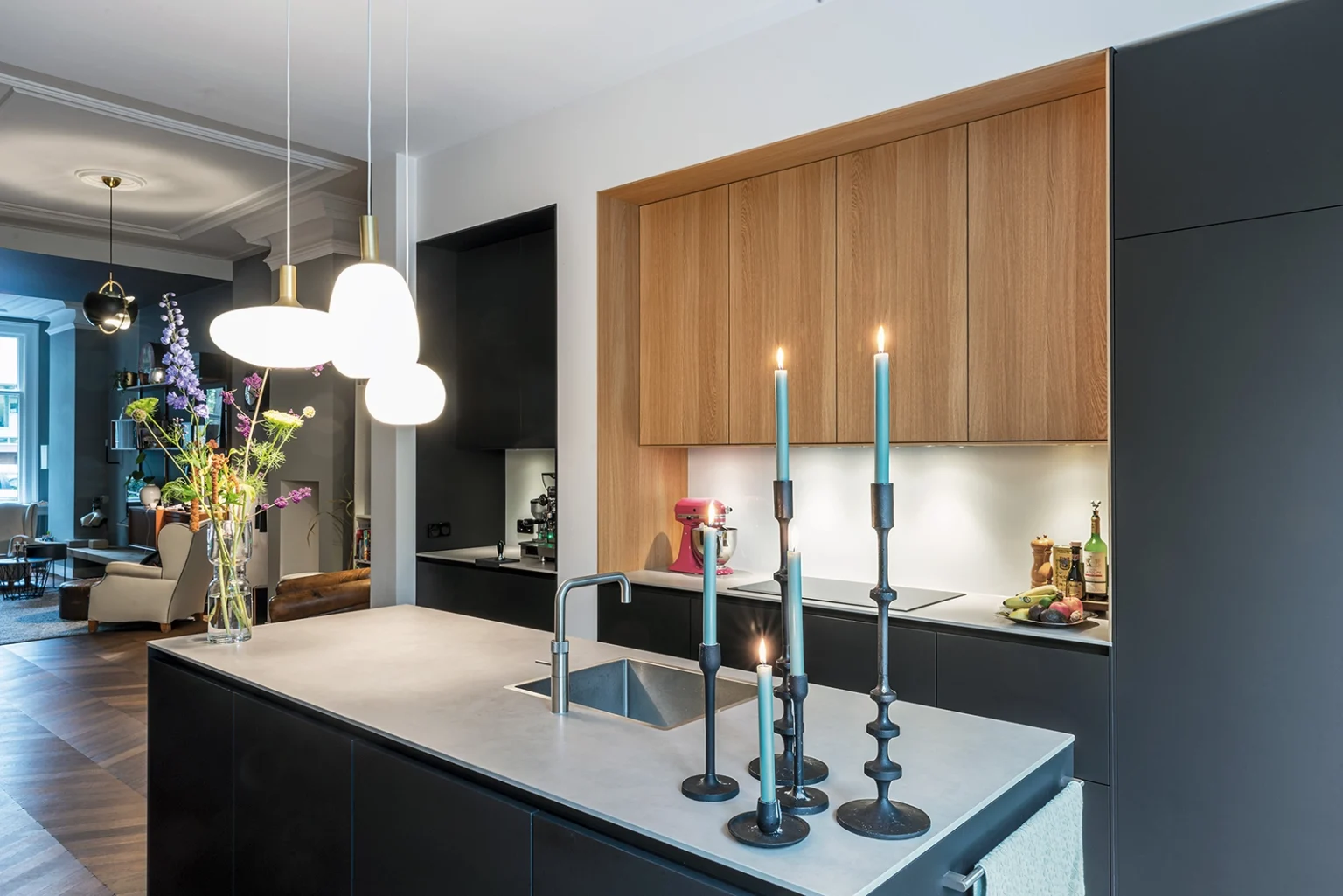 Wijnand Bespoke Kitchen Fenix Nero Ingo and Oak veneer natural photo 3